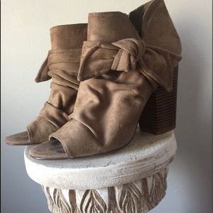 Adorable and so cute with shorts and a tank💕